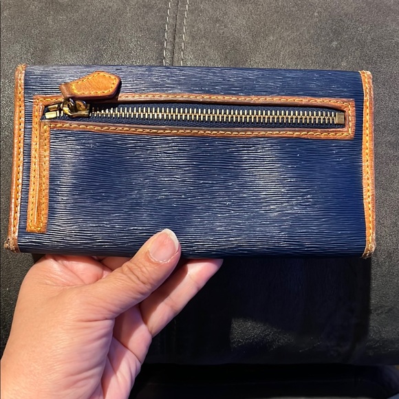 Dooney & Bourke Navy and Tan Saffiano wallet - Picture 3 of 16